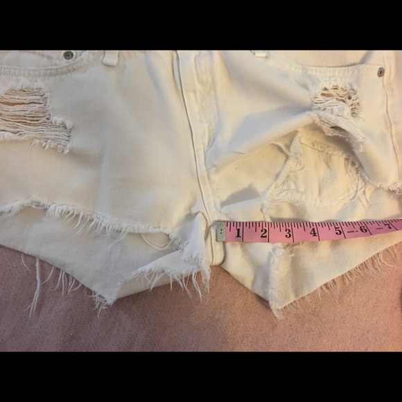 Rag & Bone white distressed Jean shorts. - Picture 6 of 8